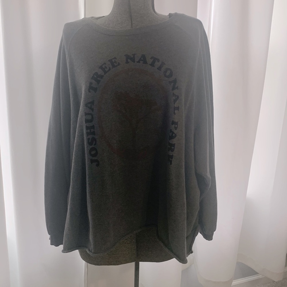 Terra &Sky sweatshirt, never worn. Trendy cropped design.